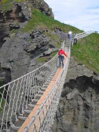 Auf der Carrick-a-Rede H&auml;ngebr&uuml;cke